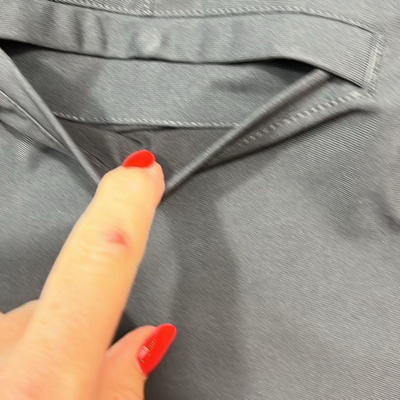 Lululemon GRAY Commission Pant 38 men SHORT INSEAM snap back pockets tapered leg - Picture 15 of 16